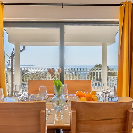 Villa Lareva - Sunset View Ustrine