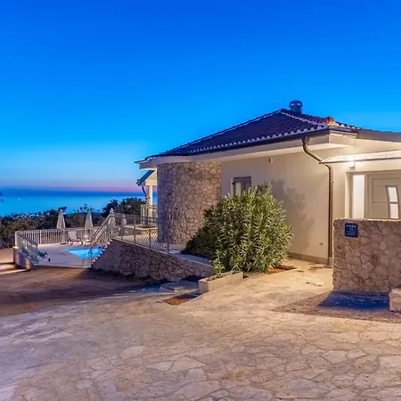 Villa Lareva - Sunset View Ustrine