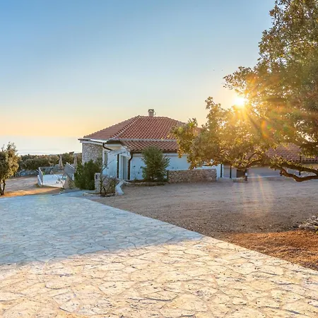 Villa Lareva - Sunset View Ustrine